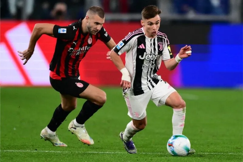Juventus gặp khó trước AC Milan